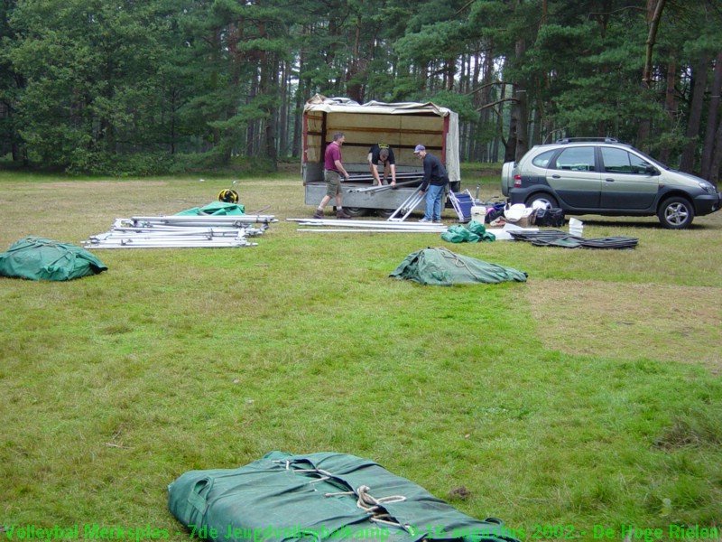 Eerste leuke job: opstellen van 5 tenten.