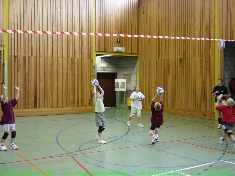 De volleybalschool in aktie.