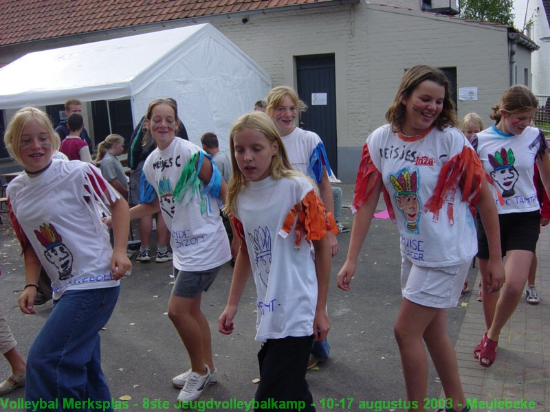 En als de indianendans (K3) werd gedraaid, moesten onze indianen gaan dansen.