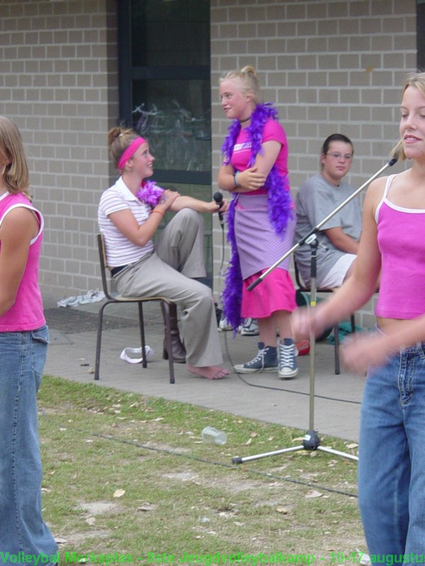 De meisjes C die zelfs nonnen kunnen leren dansen.