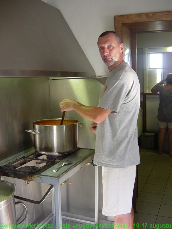 En dan is het tijd voor een kamptraditie: spaghetti als eten op de eerste avond.