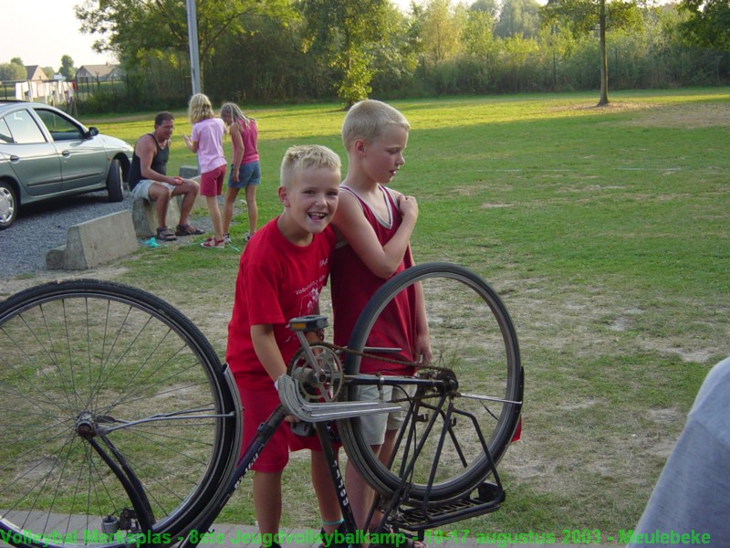 En gedurende het volledige spel moest er een fietswiel draaiende gehouden worden.