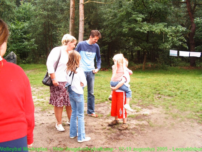 De eerste ouders arriveren.