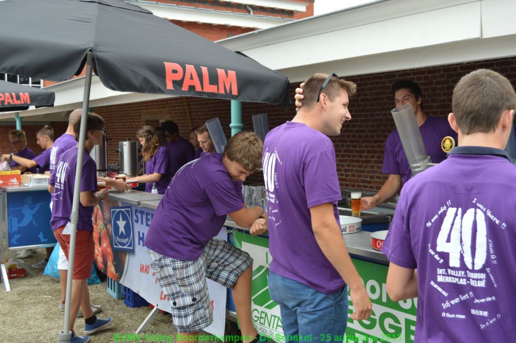 Alle helpers mooi in het paars.