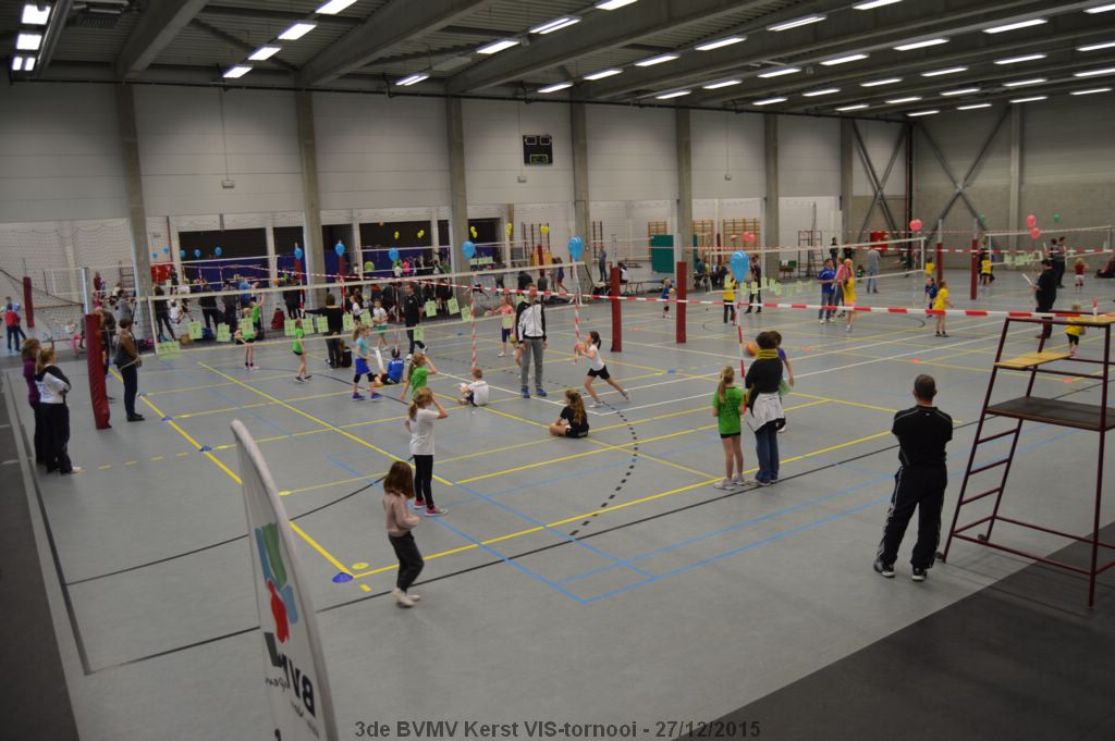 Een volle sporthal.