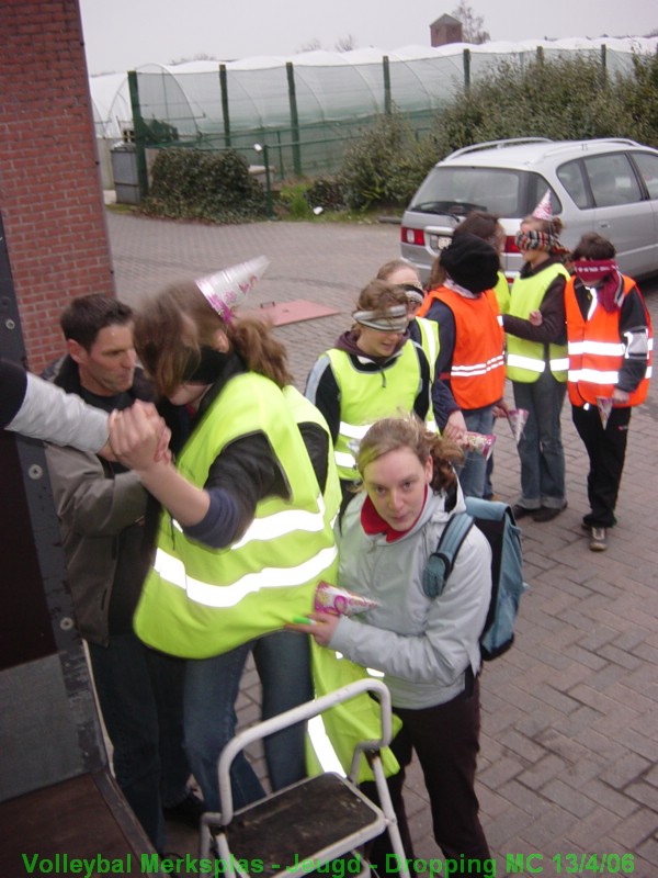 Geblindoekt naar Meerle, en daar overgestapt in een camion.