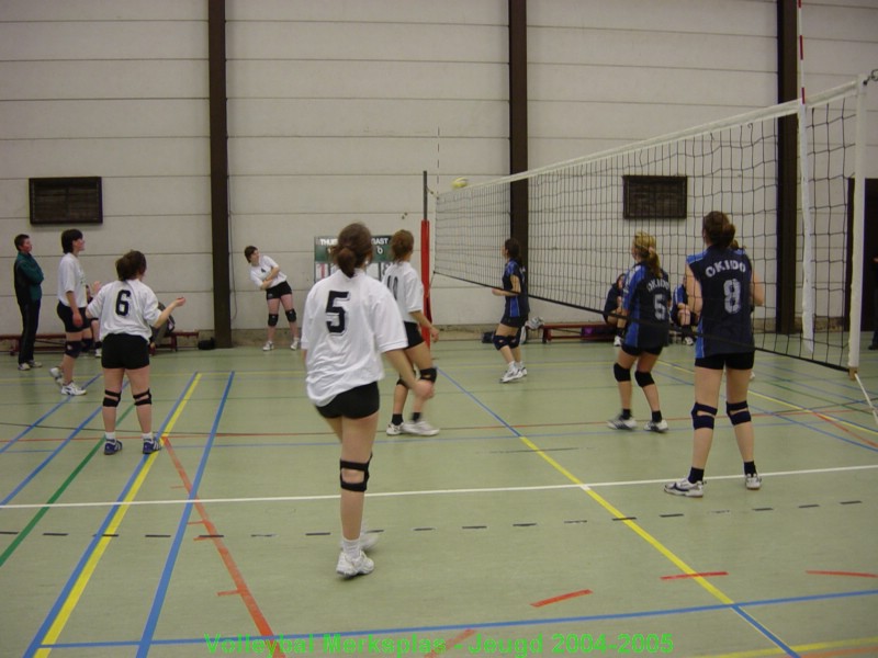 Meisjes B in actie.