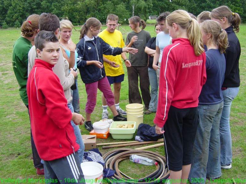 De vettige spelen met de meisjes B en C.