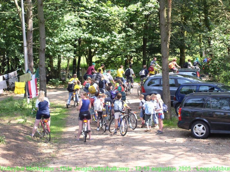 Vertrek naar de sporthal.