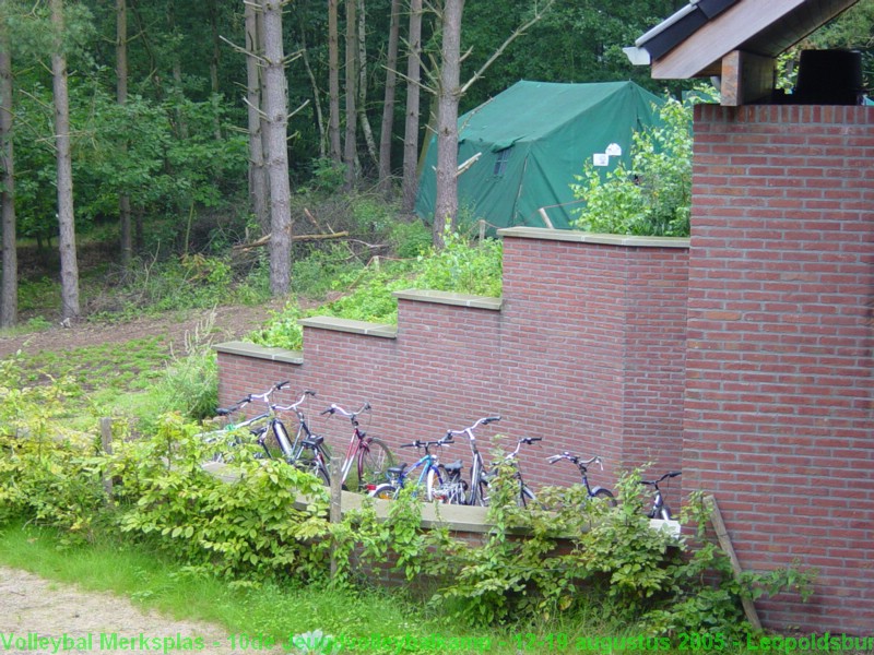 Vrijdagmorgen, heerlijk rustig. Een deel van de begeleiders is terug naar Merksplas om met de oudste jeugd al fietsend terug te komen.