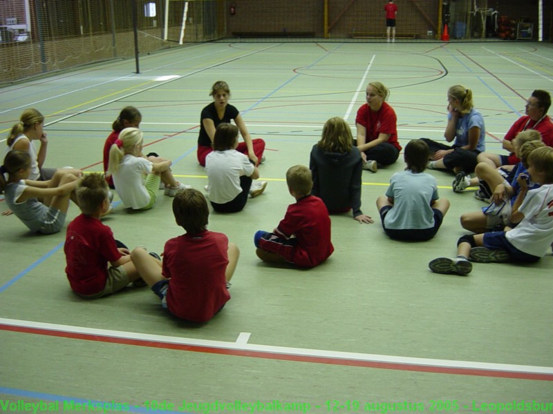 De eerste training in de sporthal.