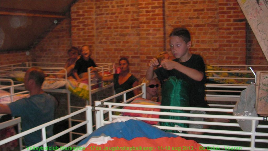 De jongste groep, de volleybalschool, is aangekomen.