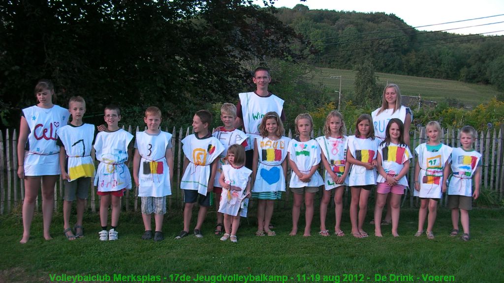 De hele bende van de volleybalschool.