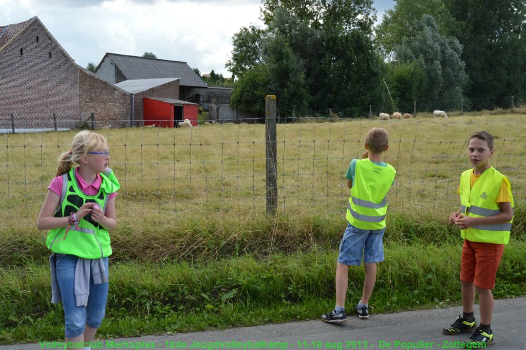 Achtervolgingstocht naar de sporthal.