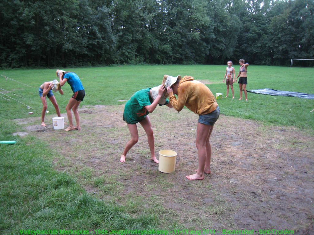 emmer vullen met sponshoeden