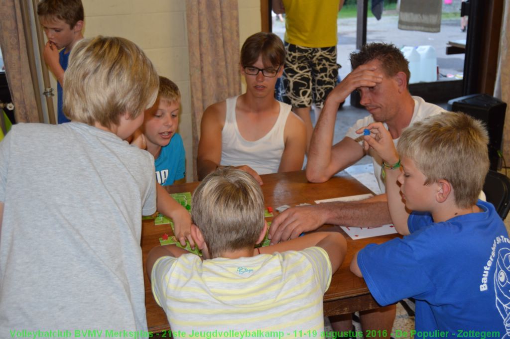 Gezelschapsspelen met de jongens Miniemen.