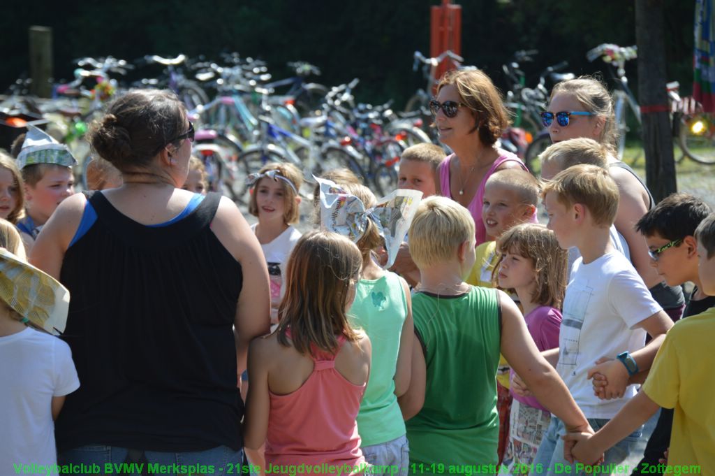 Volksdans met de Preminiemen.