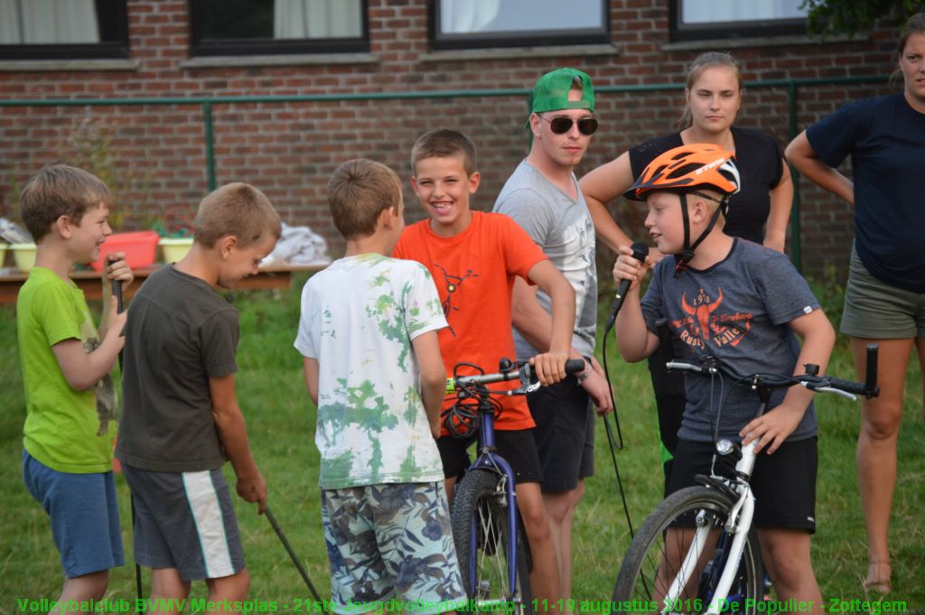 Jongens preminiemen in actie.