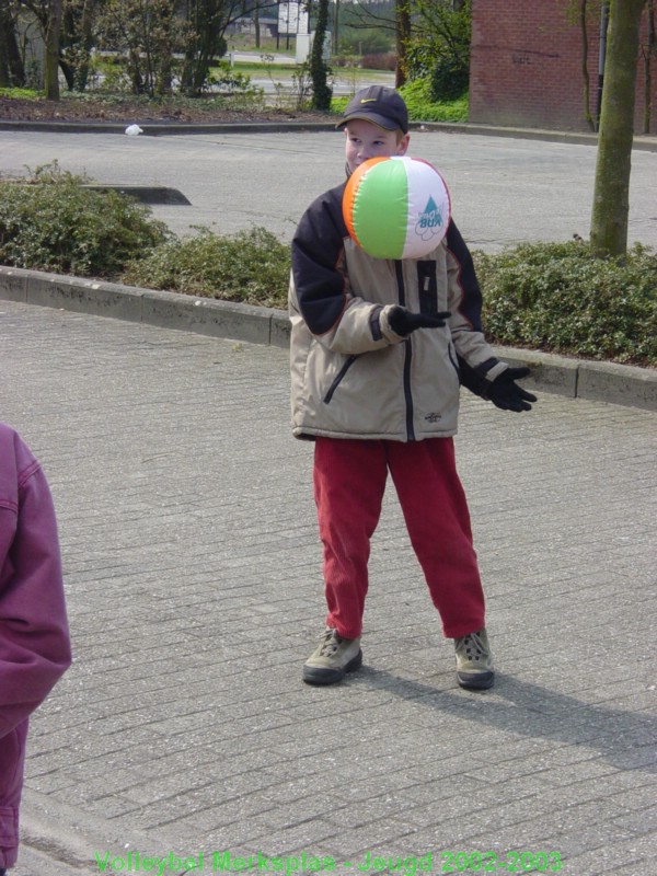 Na de fietstocht nog even spelen op de parking.