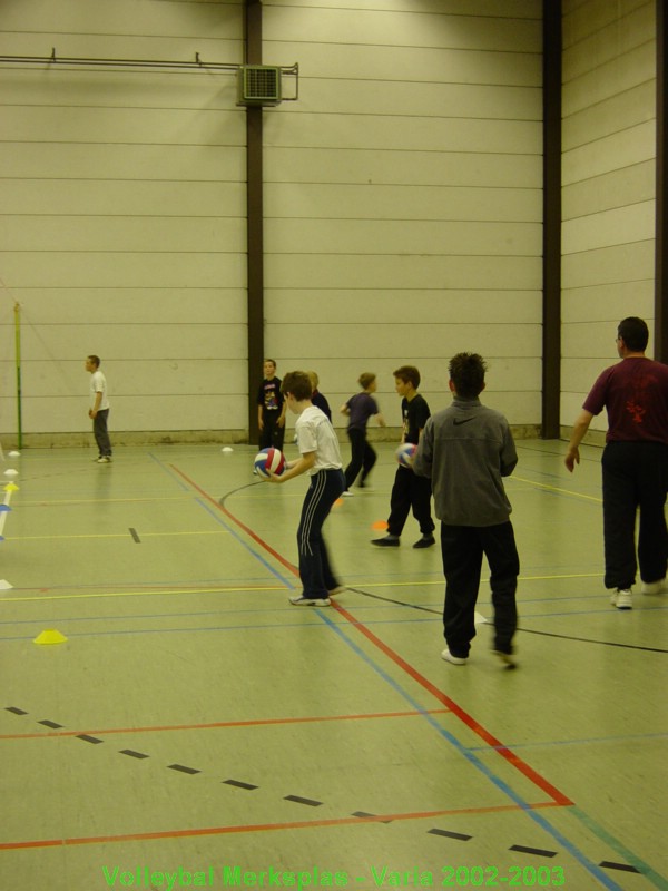 De volleybal heeft training gegeven aan alle leerlingen van het 5de leerjaar.