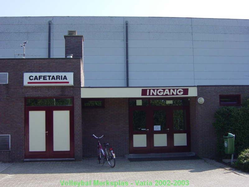 De sporthal kreeg een kleine verfbeurt.